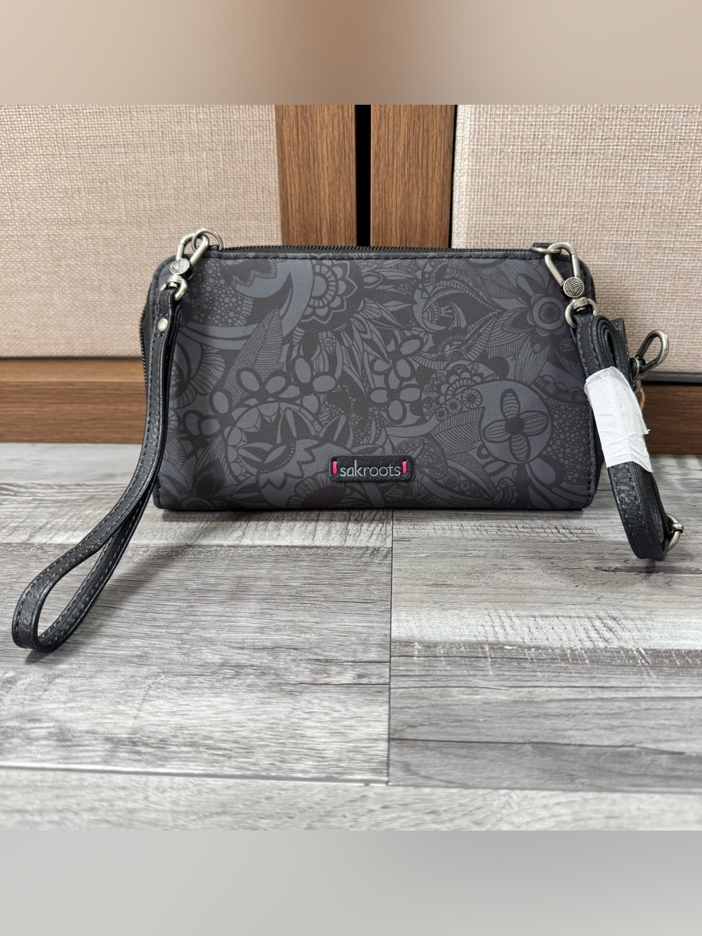 NWOT Sakroots Charcoal Floral Crossbody Wristlet